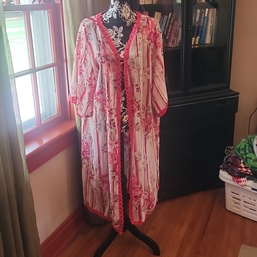 NEW Lularoe Kimono/Robe very pretty Sz M
